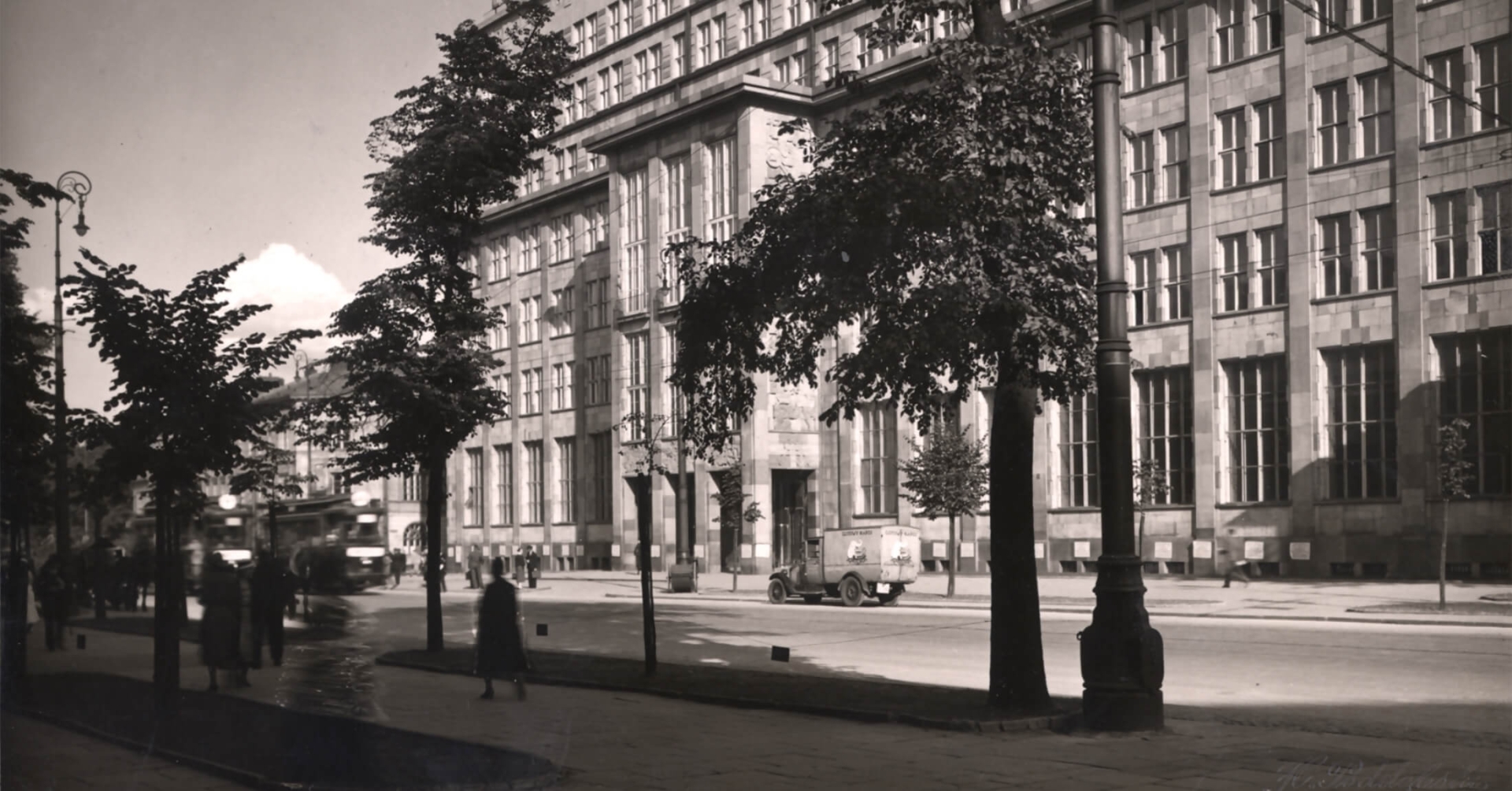 Completed BGK building, 1930s